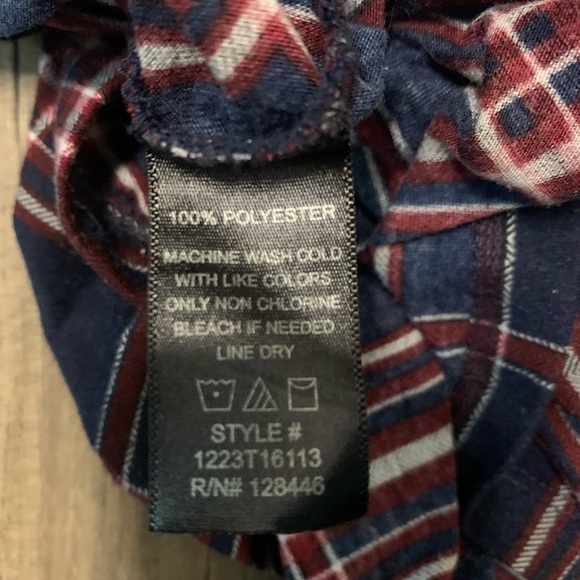 Women’s, 3/4 sleeve with button, v-neck style with 3 buttons, Navy and red plaid - Picture 5 of 5